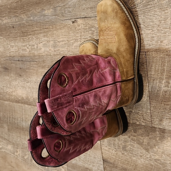 Boots - Picture 3 of 5